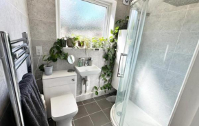 Heathrow Airport Pick up-paid Uxbridge Cozy shared home near Brunel University London
